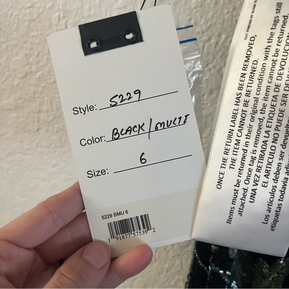 MAC DUGGAL Floral Beaded Cap Sleeve Evening Gown 5229 Black Multi NWT Size 6 - Picture 6 of 11